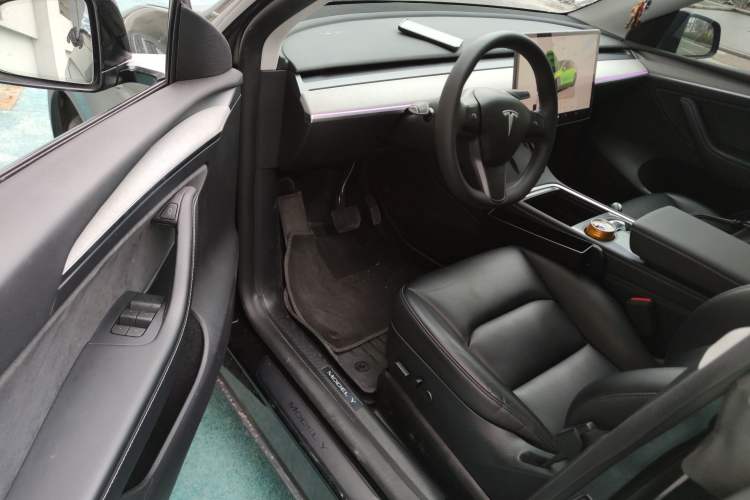 Used Tesla Model Y 2023 Long-Range All-Wheel-Drive Version