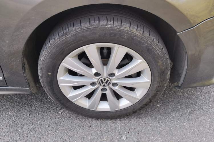 Used Volkswagen Sagitar 2015 1.6L Manual Comfort Model
