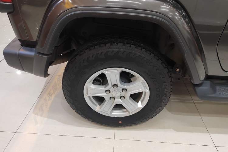 Used Jeep Wrangler 2019 2.0T Sahara Two-Door Version China VI Emission Standard

