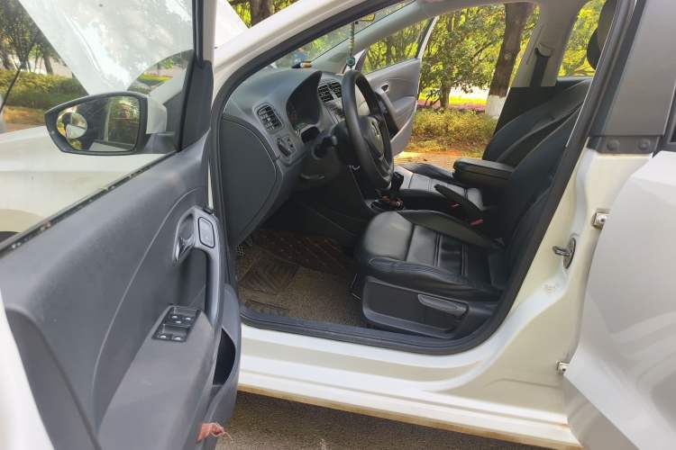 Used Volkswagen Polo 2016 1.4L Manual Fashion Model
