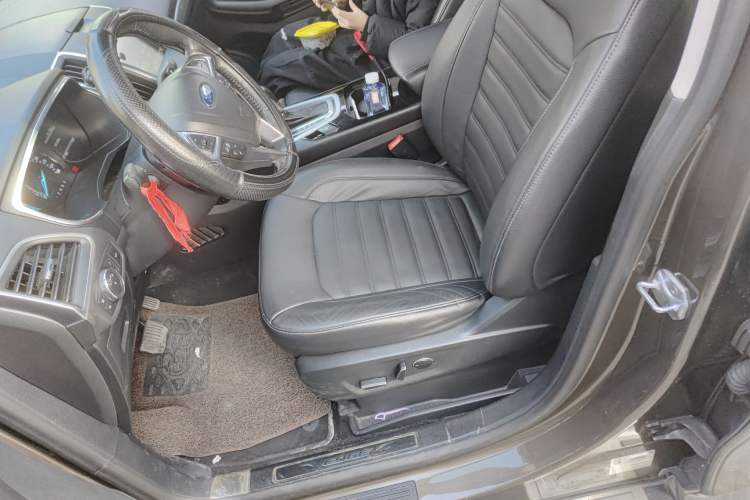 Used Ford Edge 2015 2.0T GTDi Two-Wheel-Drive High-Line Version