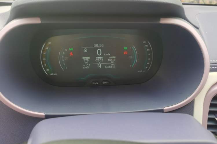 Used Chery QQ Little Ant 2022 Revised Version Sweet Pink Edition Half-Sugar Version Lithium Iron Phosphate 30.7 kWh 30 kW 301 km