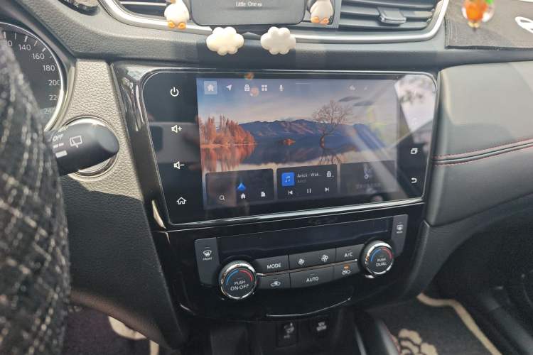 Used Nissan Qashqai 2023 Classic 2.0L CVT XV Comfort Edition Audio And AC Panel