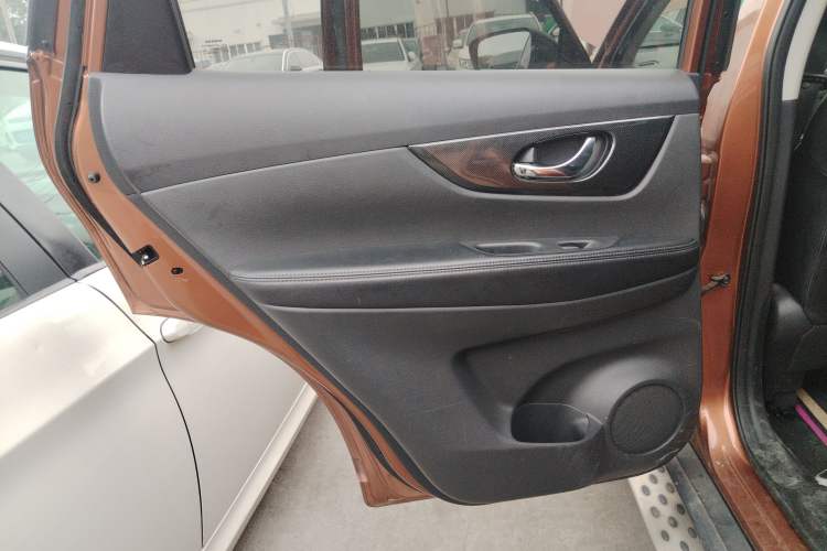 Used Nissan X-Trail 2014 2.5L CVT Luxury Edition 4WD
