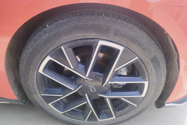 Used Avatr 06 2025 Pro Range-Extended Edition Right Front Wheel Hub