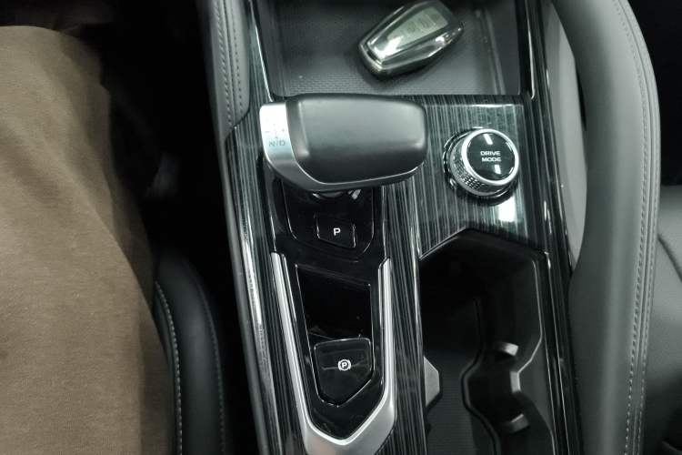 Used Geely Auto Monjaro L 2024 2.0TD DCT EVO Two-Wheel Drive Long-Range Version Gear Lever