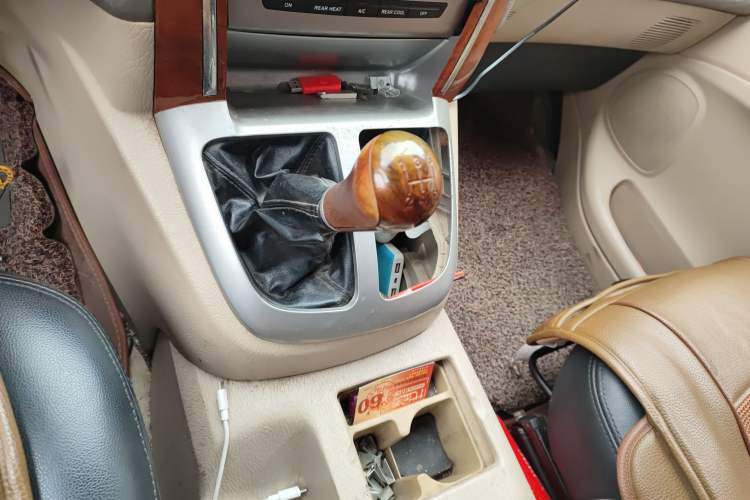 Used Foton MP-X E 2014 2.4L Wealth Express Comfort Version Basic Edition with 4G64
