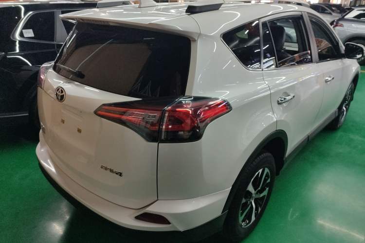 Used Toyota RAV4 2019 2.0L CVT Two-Wheel Drive Comfort Edition China VI Standard
