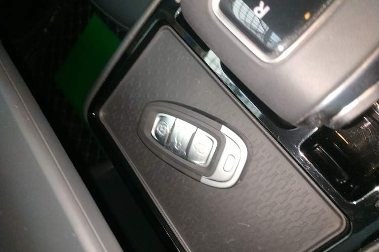 Used Hongqi E-QM5 2022 431 km Charge & Enjoy Edition