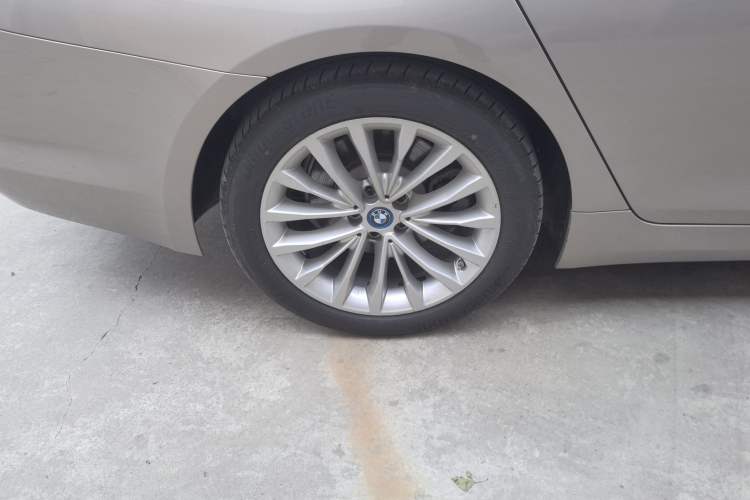 Used BMW 5 Series New Energy 2019 Updated Version 530Le Luxury Package Right Rear Wheel Hub