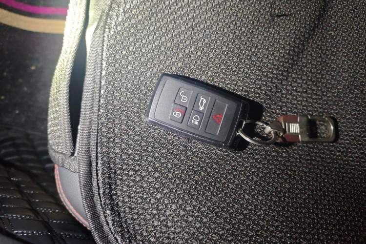 Used Land Rover Discovery Sport 2022 Revised Version 249 PS R-Dynamic S Performance Edition 5 Seats Vehicle Key