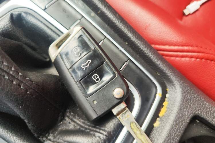 Used Volkswagen Golf 2020 Zhiai Edition 200TSI DSG Comfortable & Ambitious Version Vehicle Key