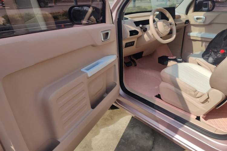 Used Geely Galaxy Panda 2023 Panda Mini 200km Endurance Bear Driver Seat