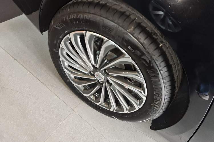 Used Buick LaCrosse 2026 Model 28T Platinum Edition