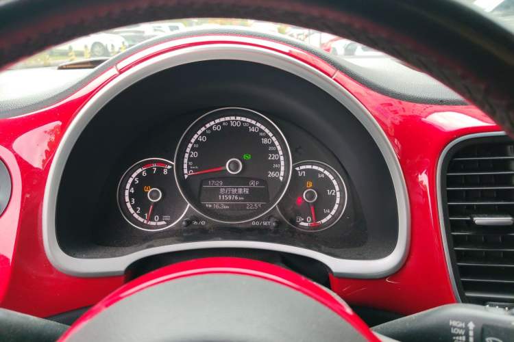 Used Volkswagen Beetle 2015 180TSI model
