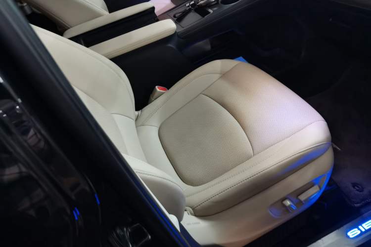 Used Toyota SIENNA 2021 2.5L Hybrid Premium Edition Right Front Seat