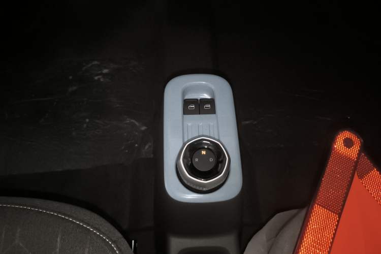 Used Geely Galaxy Panda 2024 Panda Mini 200km Endurance Bear Gear Lever