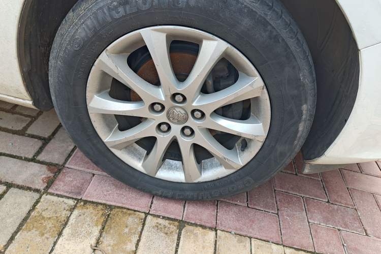 Used Buick GT 2012 XT 1.6L Automatic Fashion Edition Right Front Wheel Hub