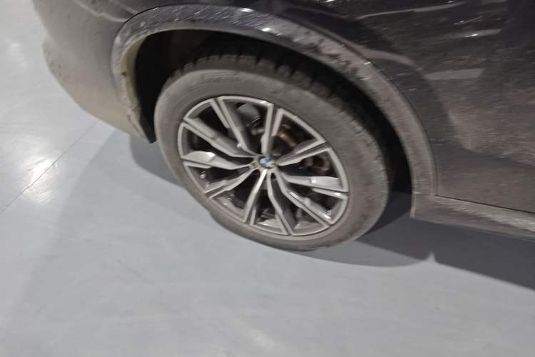 Used BMW X5 2022 xDrive 30Li Luxury M Sport Package
