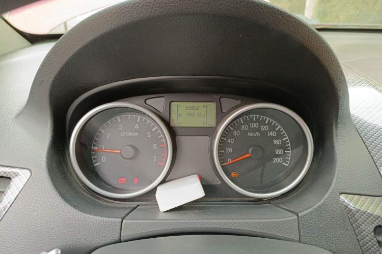 Used Jinbei Zhishang S30 2014 1.5L Manual Comfort Model Odometer Close Up