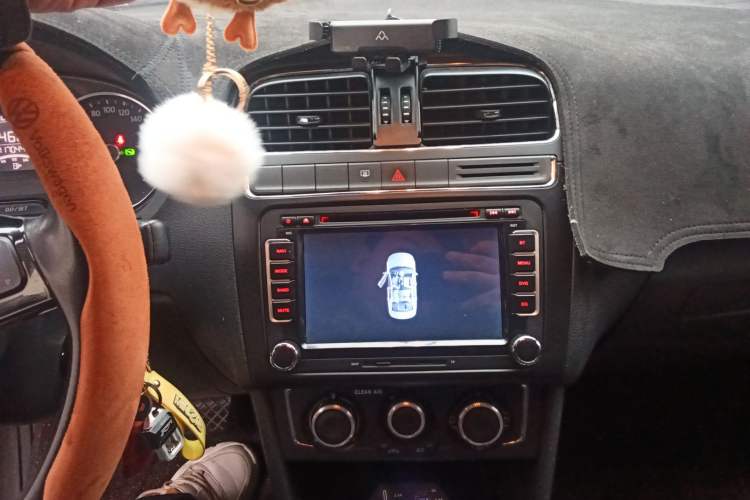 Used Volkswagen Polo 2016 1.6L Automatic Comfort Model
