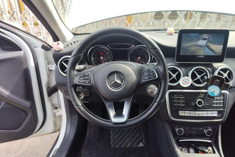 Used Mercedes-Benz GLA 2018 GLA 200 Fashion Model Steering Wheel