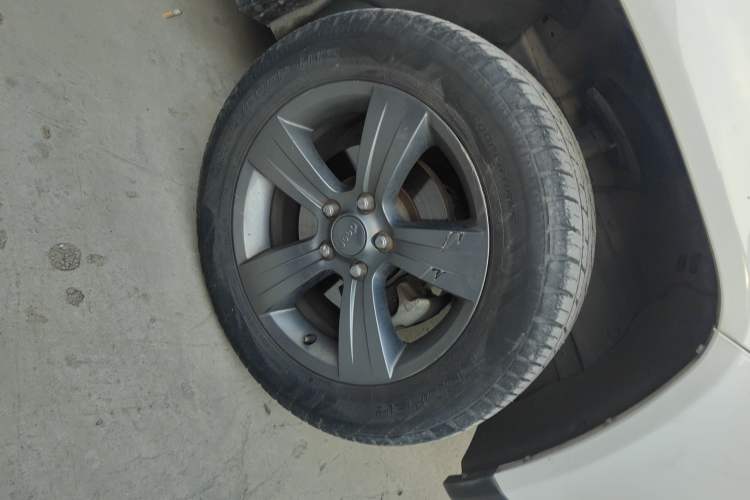 Used Jeep Compass 2014 Revised Version 2.4L Four-Wheel Drive Comfort Edition Right Front Wheel Hub