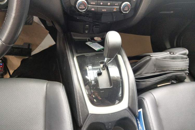 Used Nissan X-Trail 2014 2.0L CVT Comfort Edition 2WD Gear Lever