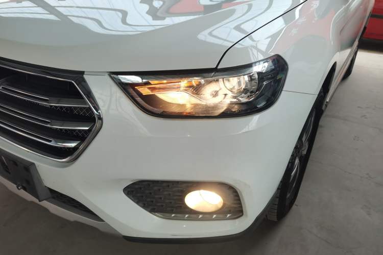 Used Haval H6 2017 Blue Label Sport Edition 1.5T Manual Two-Wheel Drive Elite Model Left Front Headlight
