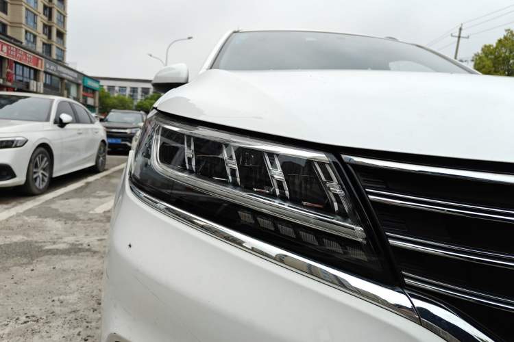 Used Roewe RX5 2019 20T Two-Wheel Drive Automatic 4G Connected Platinum Edition Right Front Headlight