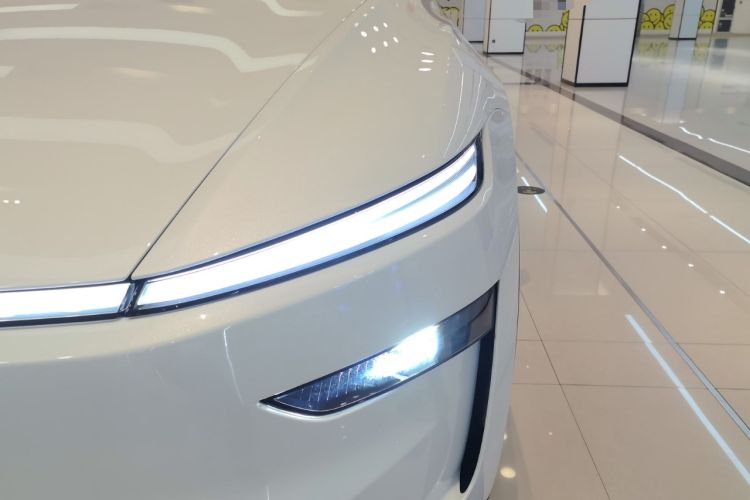 Used Tesla Model Y L 2025 Model Long-Range All-Wheel-Drive Version