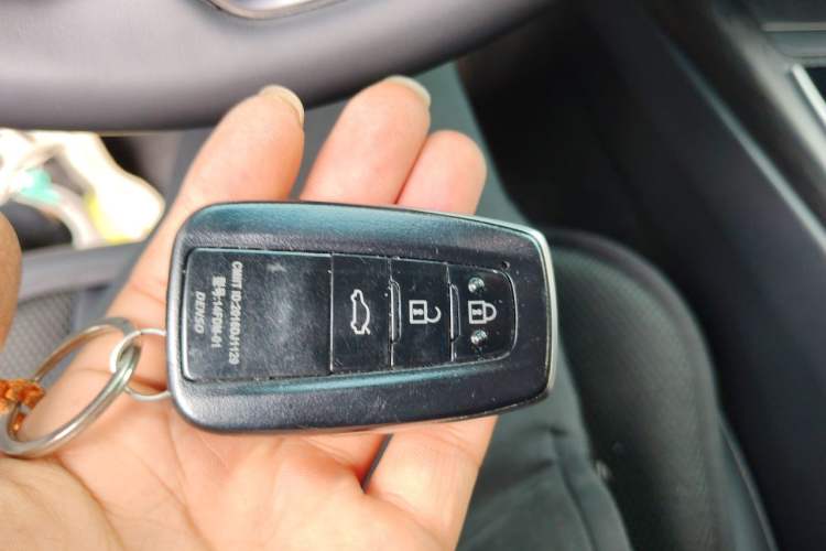 Used Toyota Camry 2023 2.0G Luxury Edition
