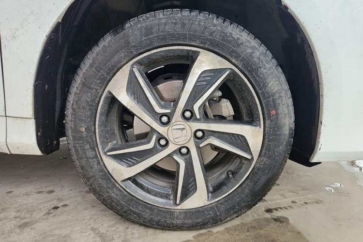 Used Honda Odyssey 2015 Updated Version 2.4L Smart Edition Right Front Wheel Hub