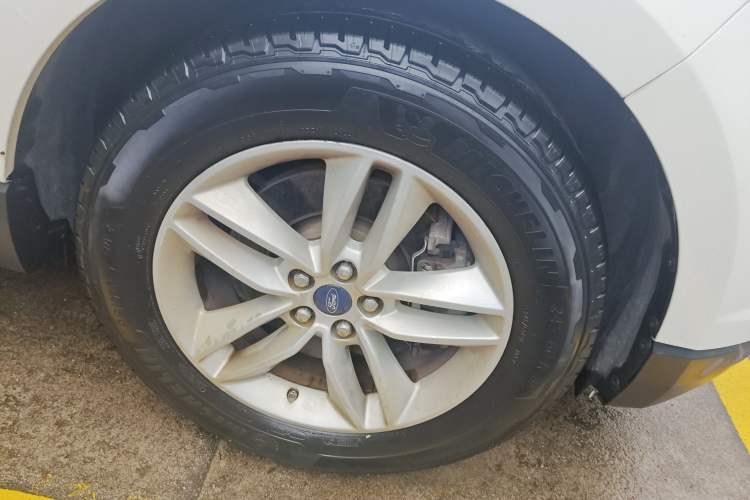 Used Ford Edge 2015 2.0T GTDi Two-Wheel-Drive Platinum Edition