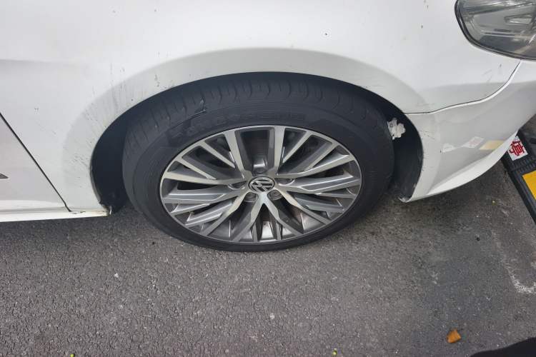 Used Volkswagen FAW-Volkswagen CC 2011 1.8TSI Luxury Model Right Front Wheel Hub