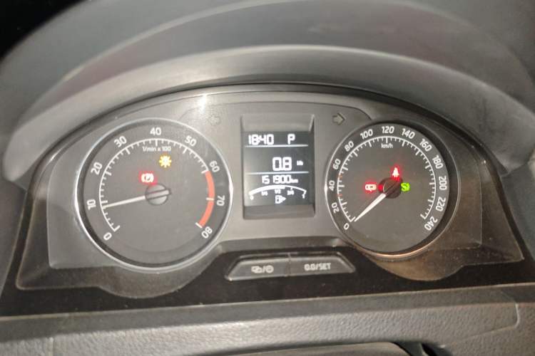 Used Skoda Rapid 2015 1.6L Automatic Smart Selection Model