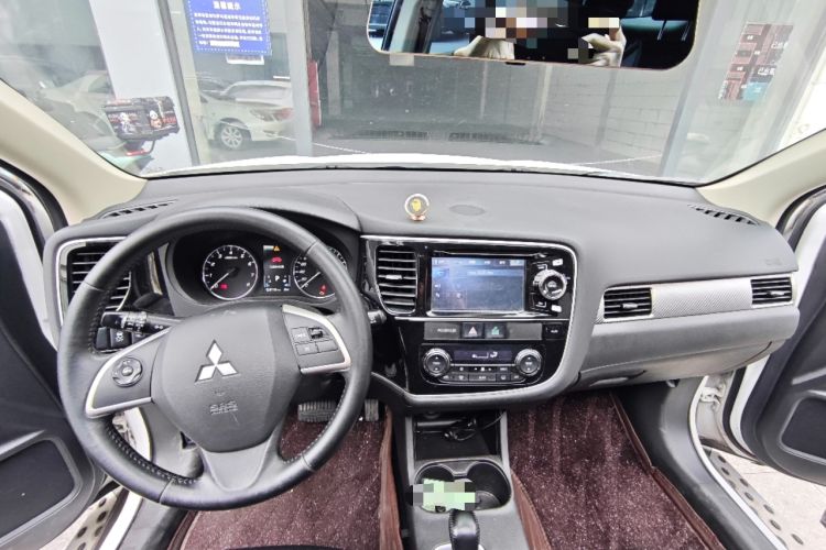 Used Mitsubishi Outlander 2014 2.4L 4x4 Deluxe Value Edition 5 Seats Center Console