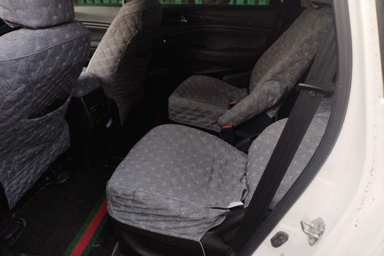 Used CHANGAN OSHAN A800 2017 1.6L Manual Comfort Model
