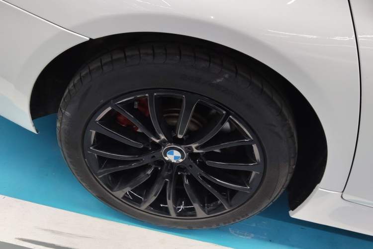 Used BMW 5 Series 2014 525Li Luxury Design Package Exterior 5