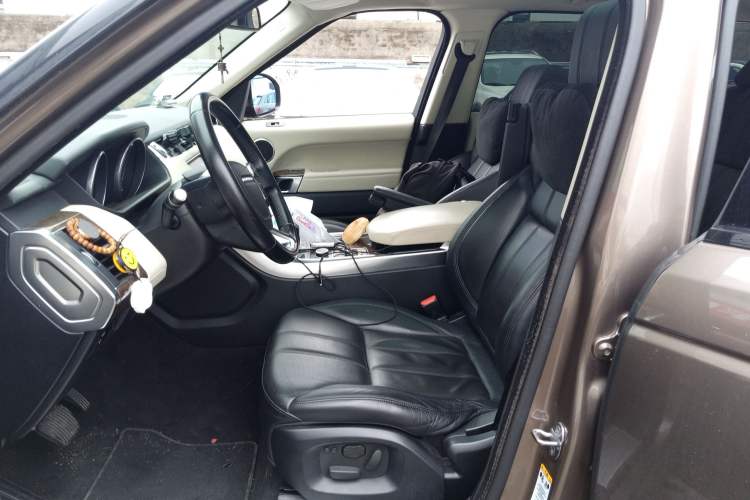 Used Land Rover Range Sport 2014 3.0 SC V6 HSE Left Front Seat