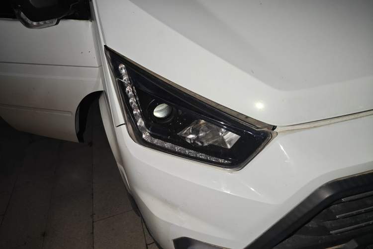 Used JMC Transit 2019 2.8T Commercial Version Long Wheelbase High Roof 6-Seater Rear Single Tire China VI Emission Standard – JX493
