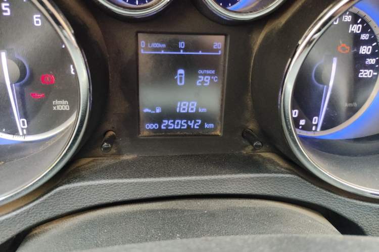 Used CHANGAN CS35 2016 1.6L Manual Luxury Model China IV Standard
