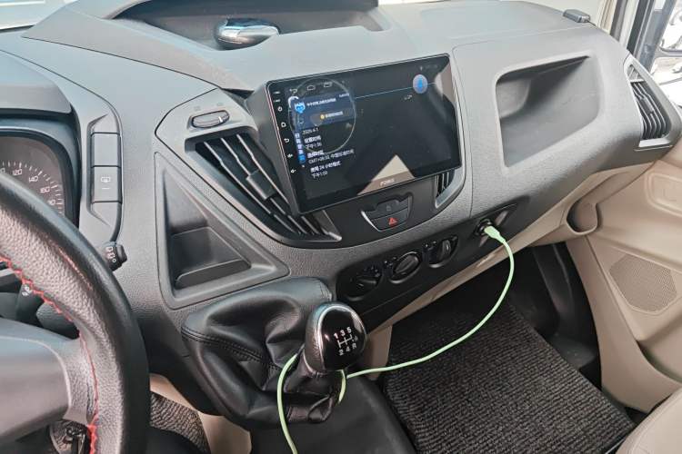 Used Ford Transit 2017 2.0T Diesel Multi-Purpose Commercial Vehicle Short Wheelbase Low Roof China V Standard
