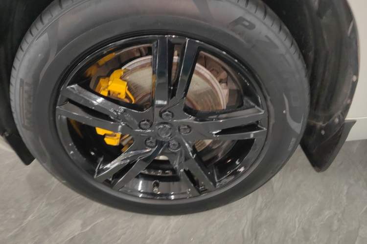 Used Volvo XC60 2019 T5 4x4 Smart & Dynamic Sport Edition China VI Standard