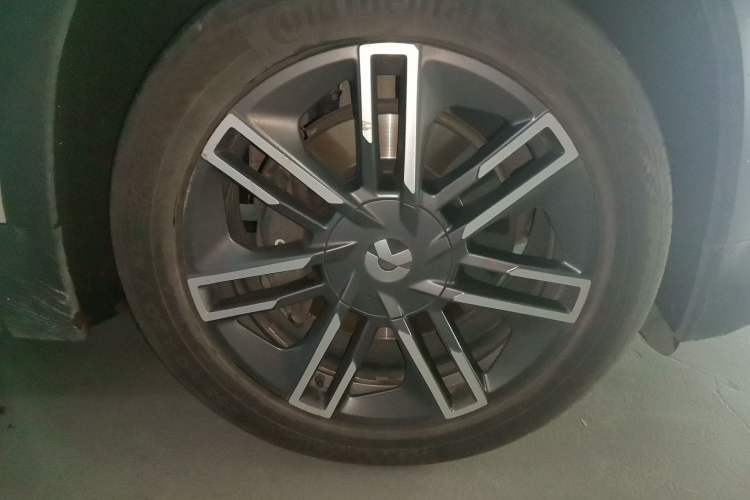 Used Nio EC6 2020 605 km Sport Edition Right Front Wheel Hub