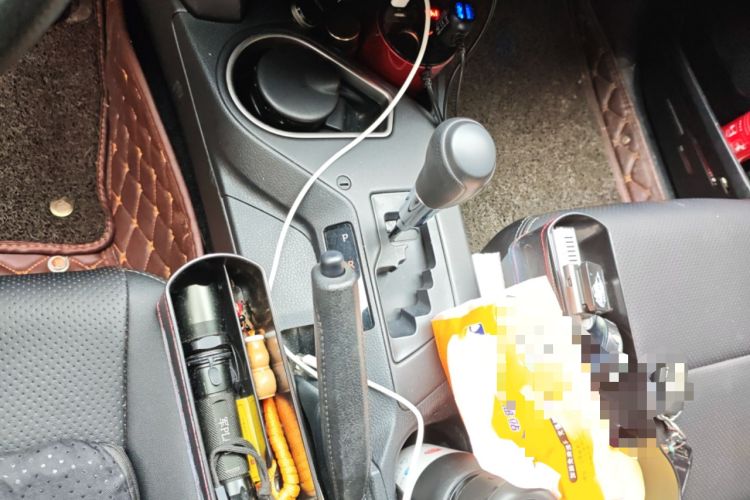 Used Toyota RAV4 2016 2.0L CVT Two-Wheel Drive Fashion Edition China V Standard Gear Lever