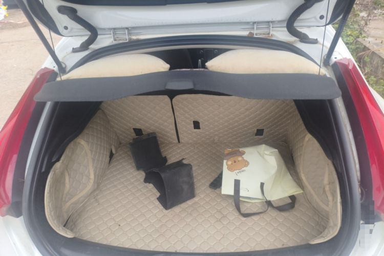 Used Volvo V40 2017 T3 Zhiyi Edition Trunk