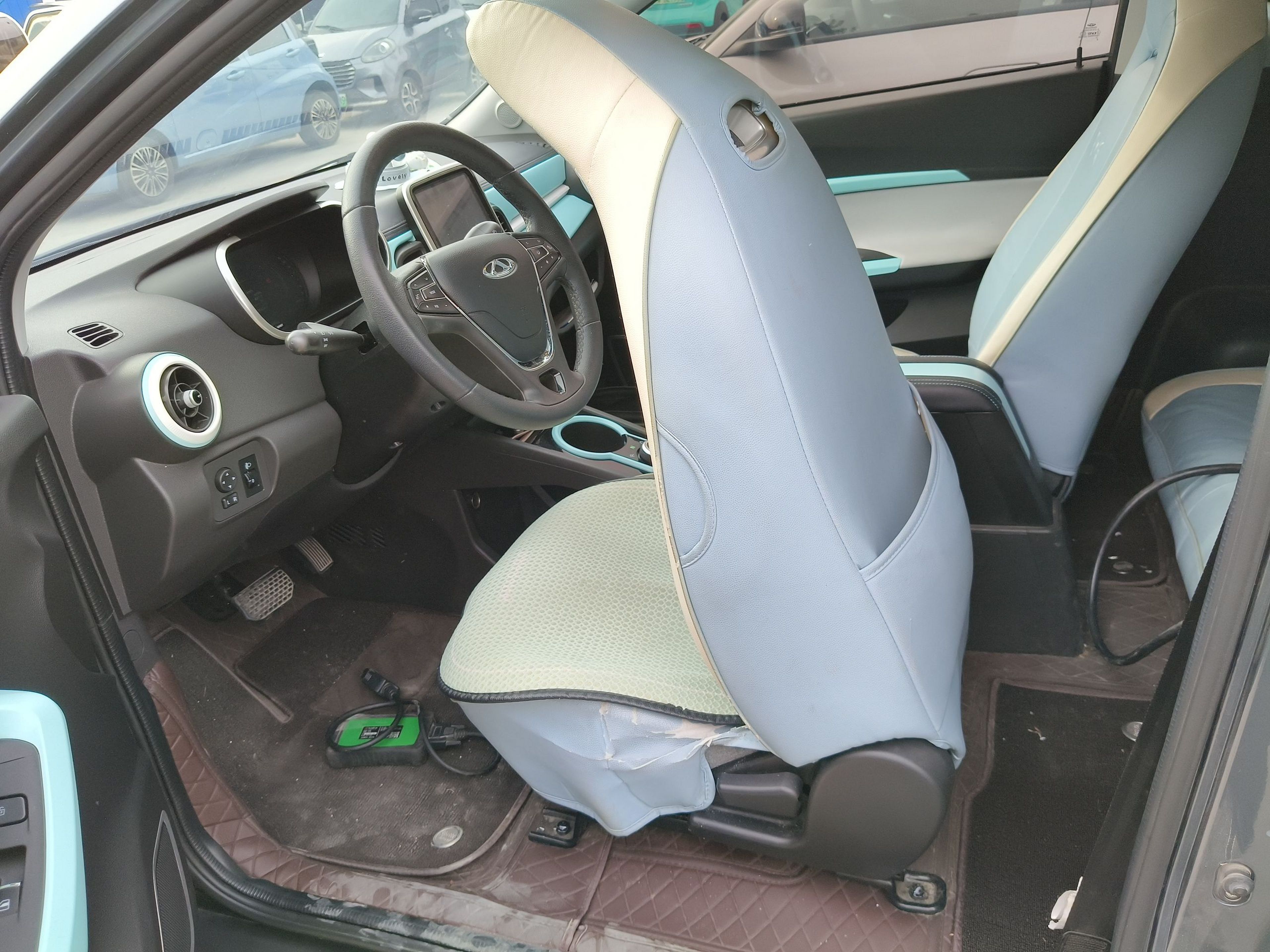 Переднее сиденье в автомобиле