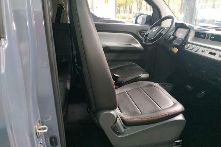 Used Wuling Hongguang MINIEV 2021 Macaron Sandwich Model 170 km Lithium Ternary