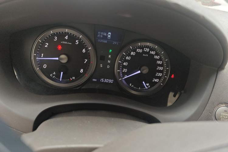 Used Lexus ES 2010 240 Luxury Edition Odometer Close Up